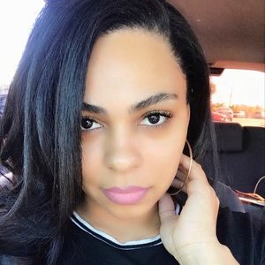 Meet your Posher, Kendra