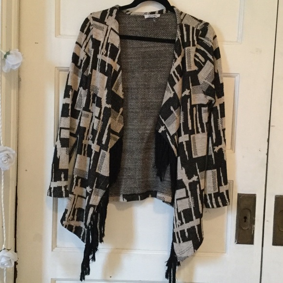 Comfy cardigan with tassels