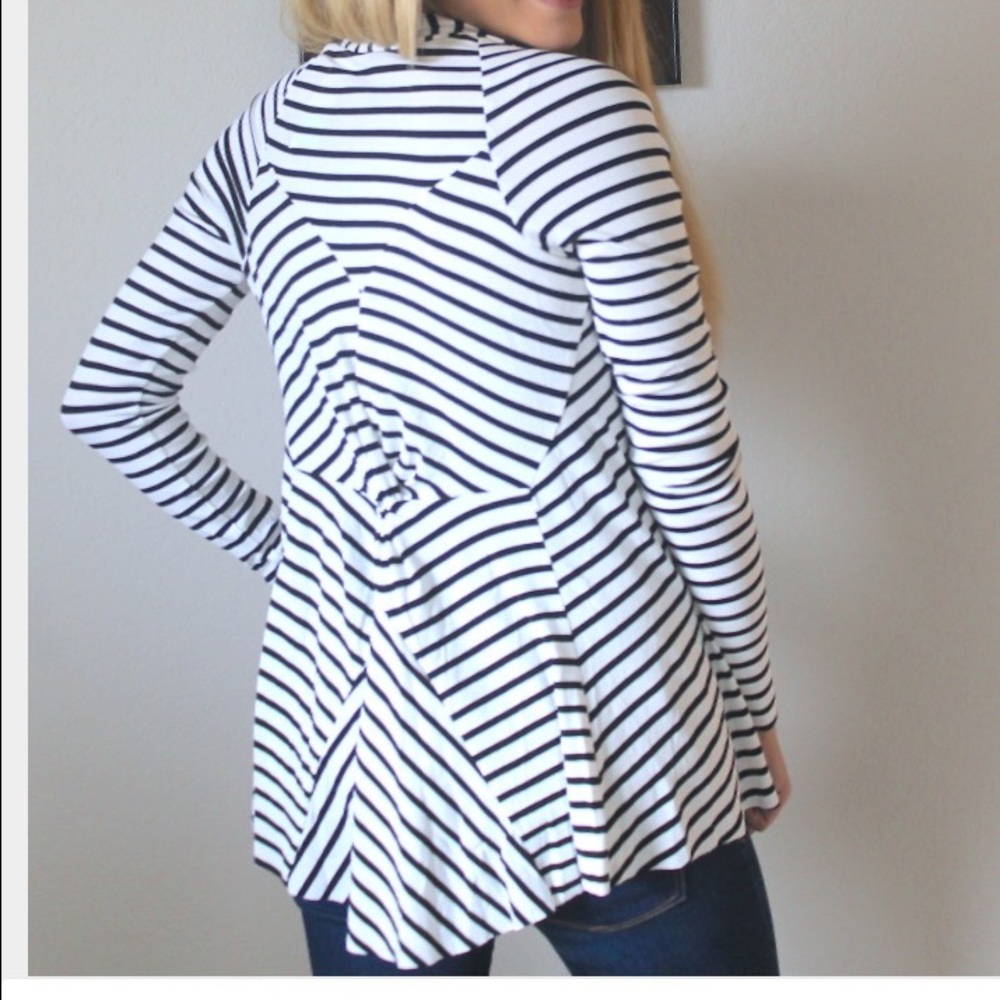 Price drop!! Adorable black/white striped cardigan