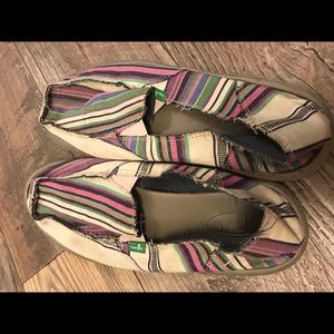 Sanuk shoes