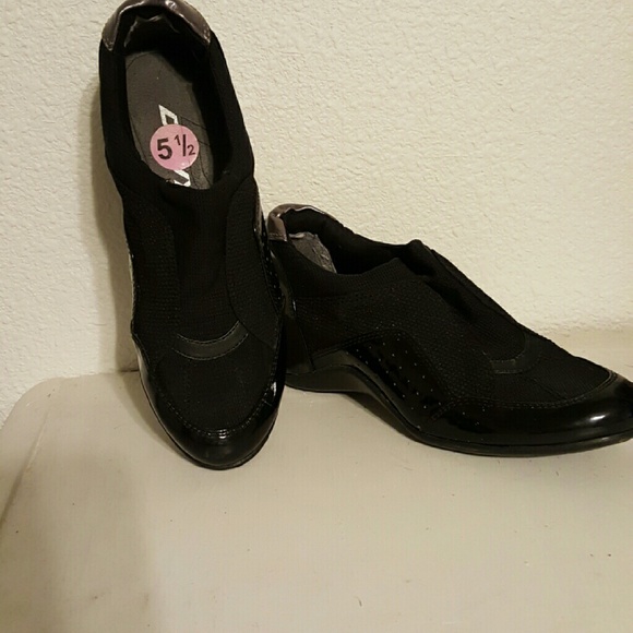 DKNY Hidden Wedge Sneaker 5.5