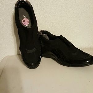 DKNY Hidden Wedge Sneaker 5.5