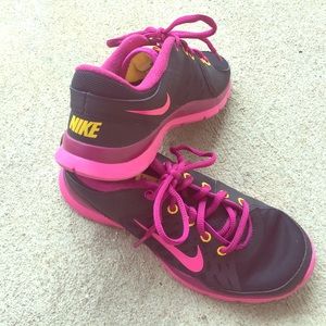 Nike Training tennis shoes. 👟 (gently worn).