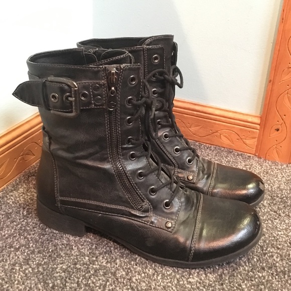 Black combat boots - Picture 1 of 4