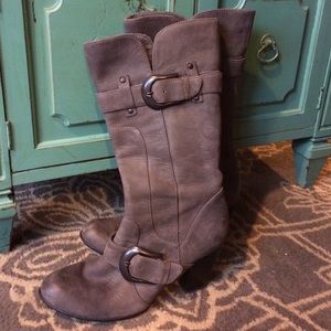 Born gray boots size 9