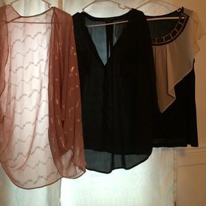 2 blouse bundle.Pink top in first picture is sold.