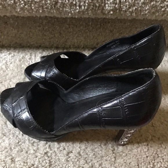 black heels - Picture 2 of 4