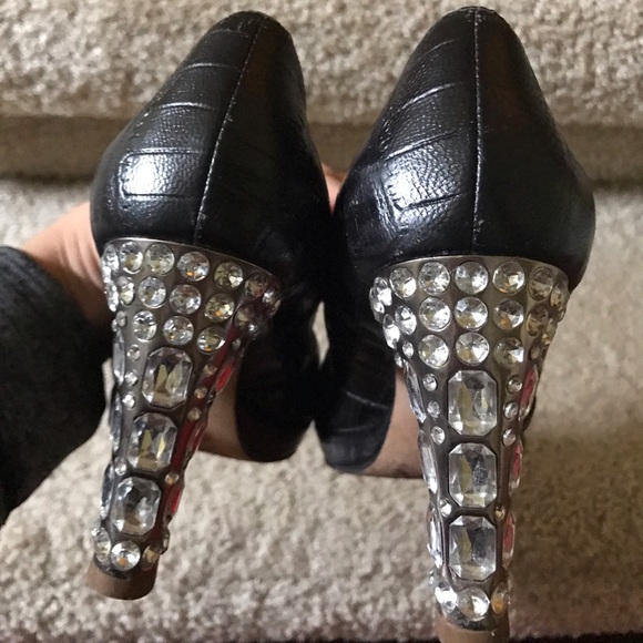 black heels - Picture 3 of 4