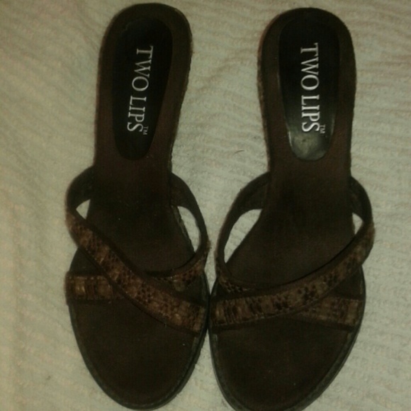 TWO LIPS shoes brown sandals slip on with 2 strap criss cross straps - Picture 1 of 4