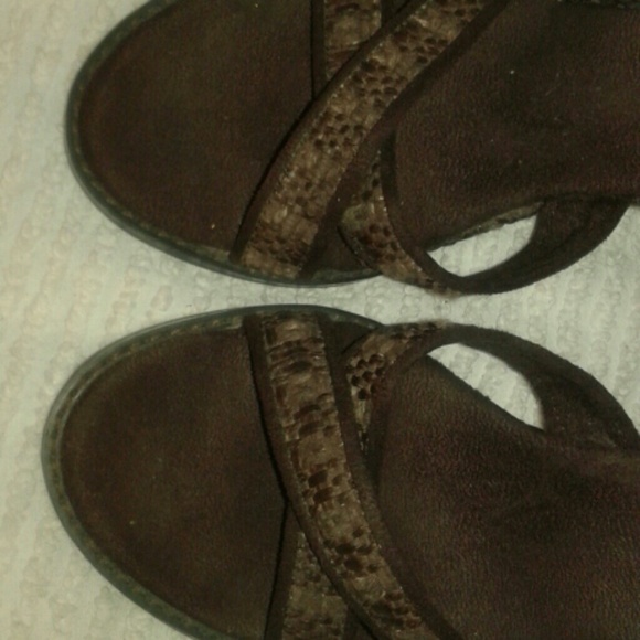 TWO LIPS shoes brown sandals slip on with 2 strap criss cross straps - Picture 2 of 4