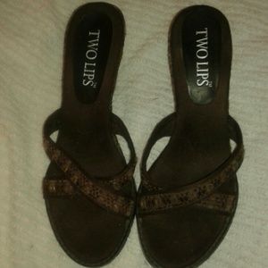 TWO LIPS shoes brown sandals slip on with 2 strap criss cross straps