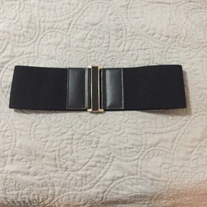 Elastic belt