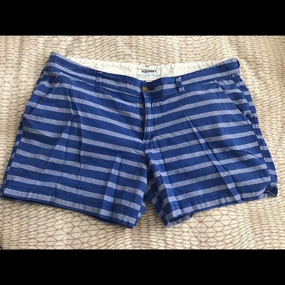 Old Navy blue striped shorts