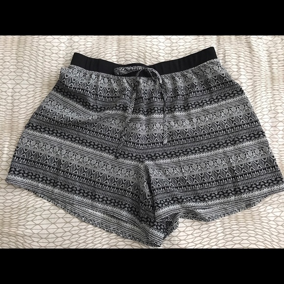 Black and white forever 21 shorts