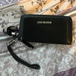 Steve Madden wristlet
