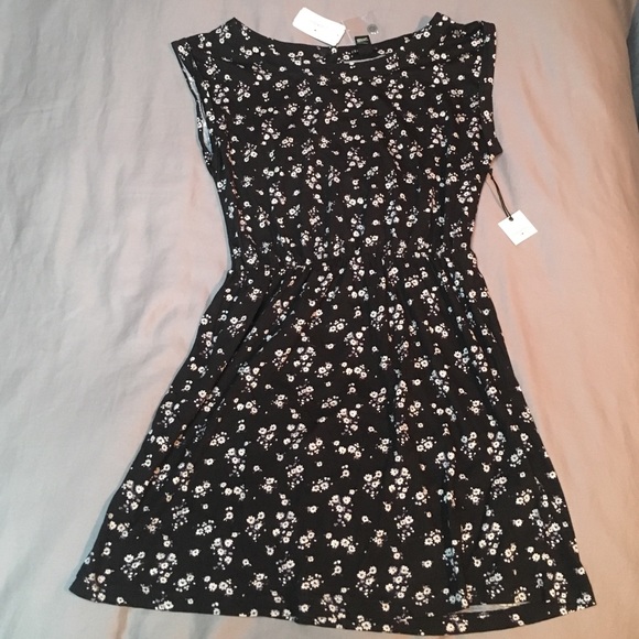 Floral skater dress - Picture 1 of 2