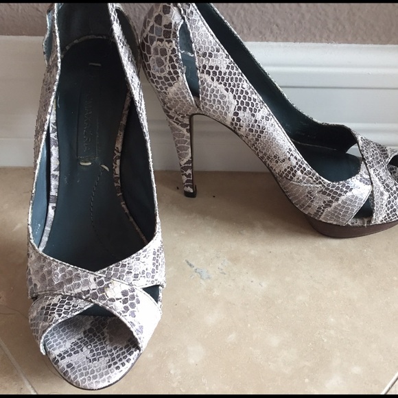 BCBGMAXAZRIA python print peep toe pump SIZE 6