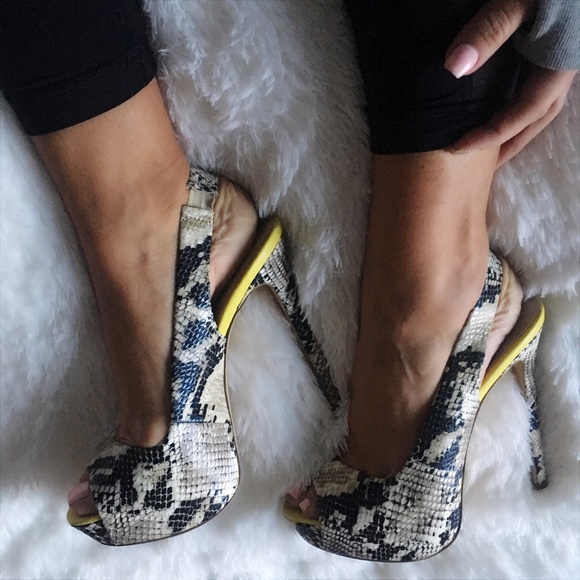 Steve Madden Shoes - EUC 💛 STEVE MADDEN SLINGBACK SIZE 8.5