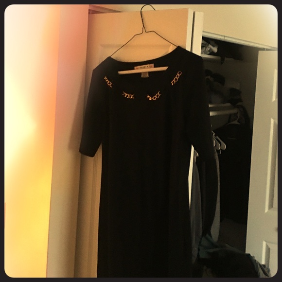 3 quarter black dress