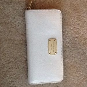 Zippy wallet