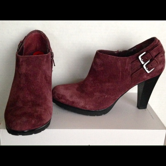 White Mountain Suede Boots Sz 6 Burgundy/Wine