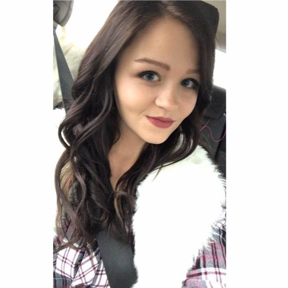 Meet your Posher, Mandi - Picture 1 of 1