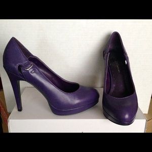 BCBG brand Purple Leather Heels. Sz 6B