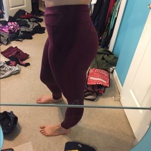 Burgundy athletic leggings with pockets