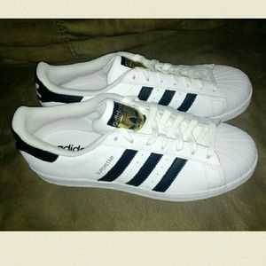 🚨sold🚨Adidas SUPERSTARS