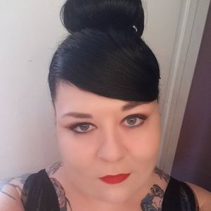 Meet your Posher, Donielle