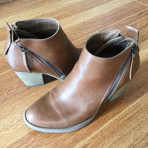 DV by Dolce Vita booties