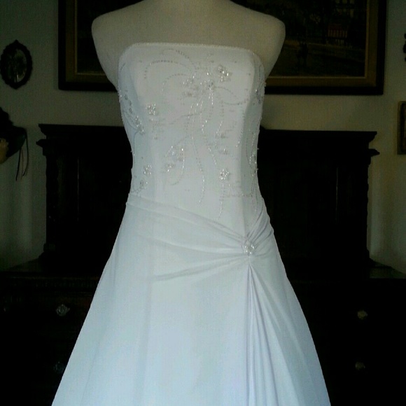 Wedding Dress - Picture 1 of 3