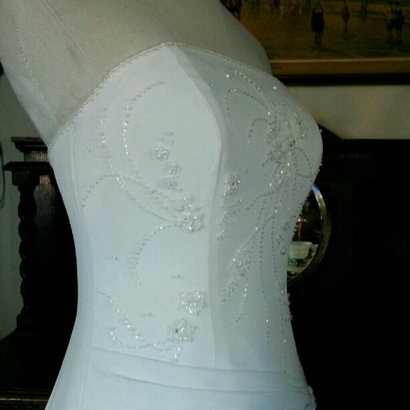 Wedding Dress - Picture 2 of 3