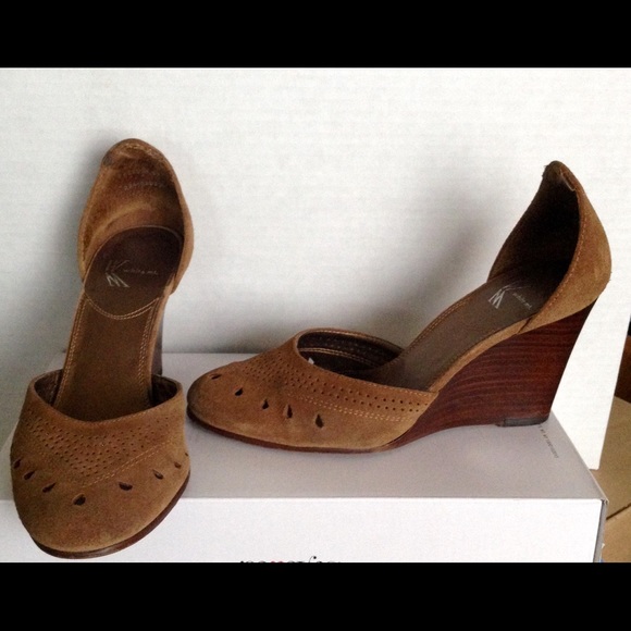 White Mountain brand Suede Wedges. Sz 5M Vintage