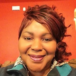 Meet your Posher, Elaine