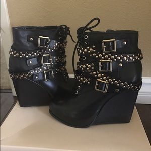 BCBG boots