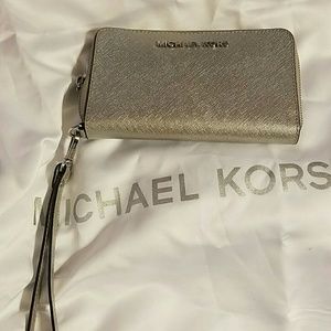 Michael Kors Jetsetter wallet silver