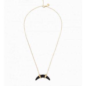 Arc pendant necklace