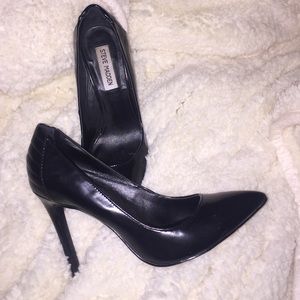 Steve Madden Classic Black Pumps