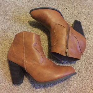 Brown.ankle boots booties
