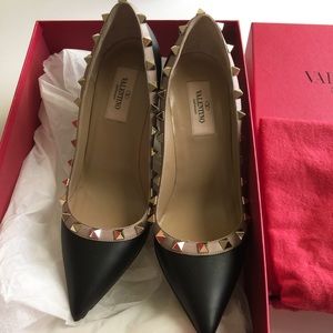 🌟Authentic Valentino Rockstud Pointy Toes Pump 🌟