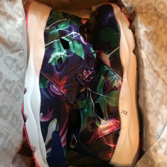 Urban outfitters reebok furylite floral