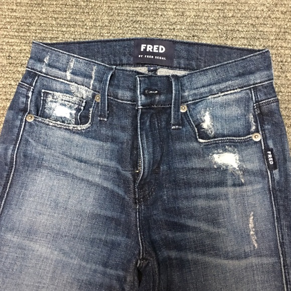 Fred by Fred Segal Denim
Rise 8 in
Inseam 30 in - Picture 2 of 4