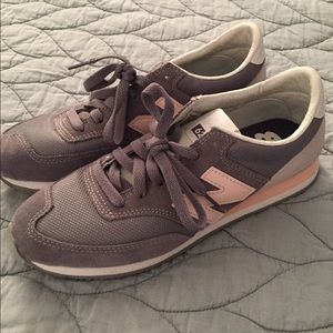 Women's gray and pink new balance