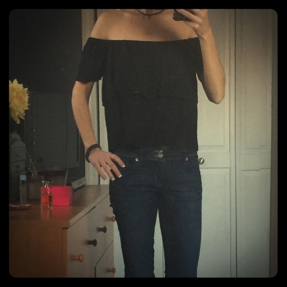 Off the Shoulder Mid Black Shirt