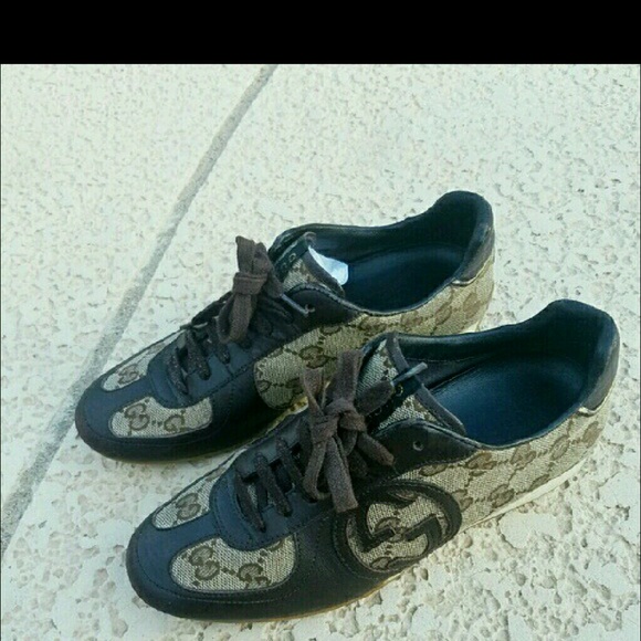 AUTHENTIC MONOGRAM GUCCI SHOES.