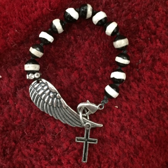 Black/White  beaded bracelet with Feather / Cross