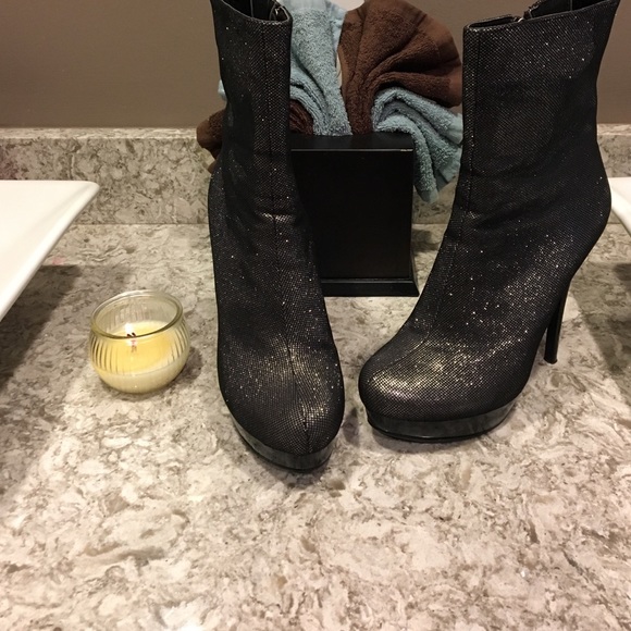 ❌SOLD❌Black/Silver Heeled Dress Boots - Picture 1 of 4