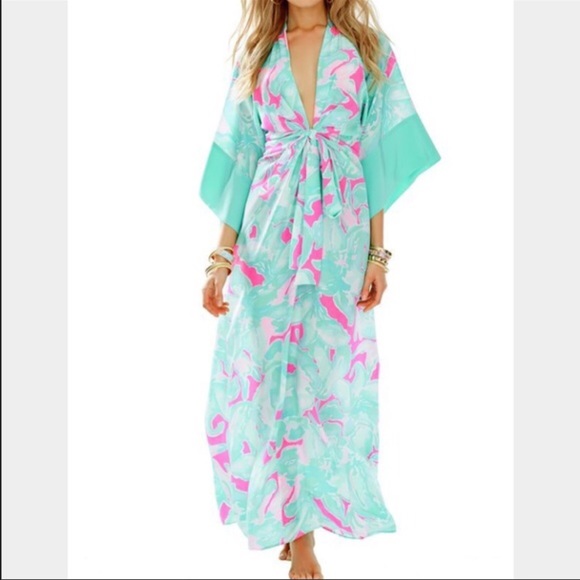 ***** ISO Lilly Pulitzer Daniella Kimono ******