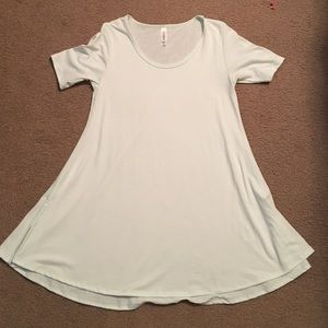 Barely worn Lularoe Perfect T!